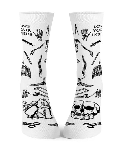 Białe długie skarpety z rycinami anatomicznymi - czaszka, kości i narzędzia sekcyjne, widok od przodu, Love Your Inside